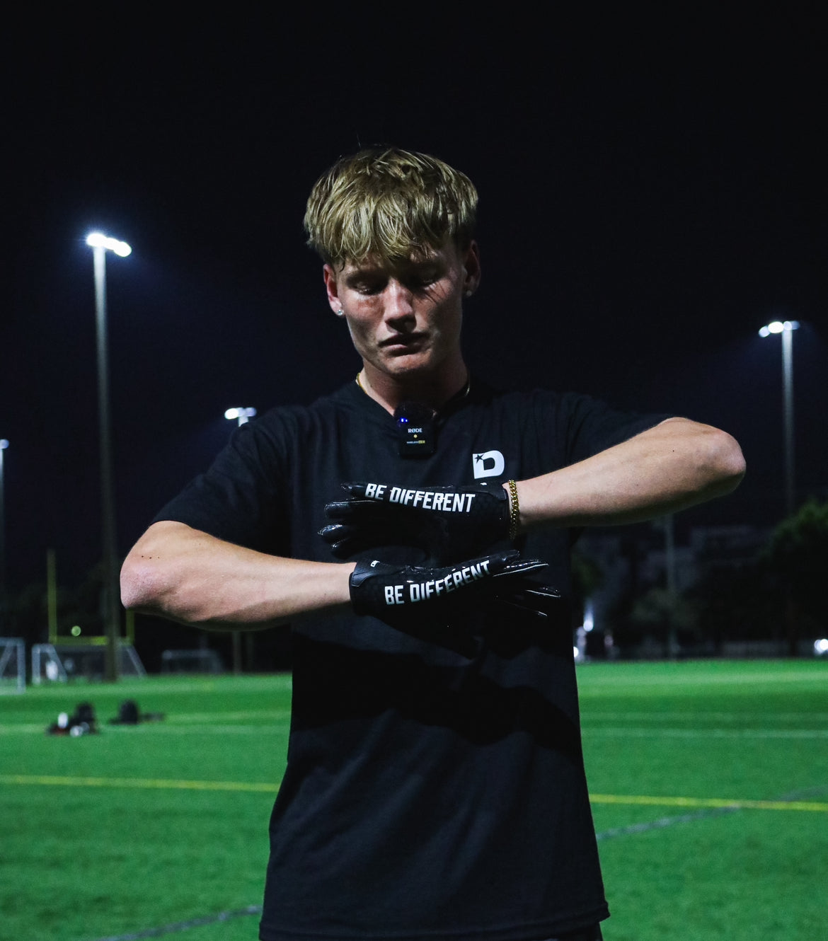 DRTYPRO Venoms Football Gloves