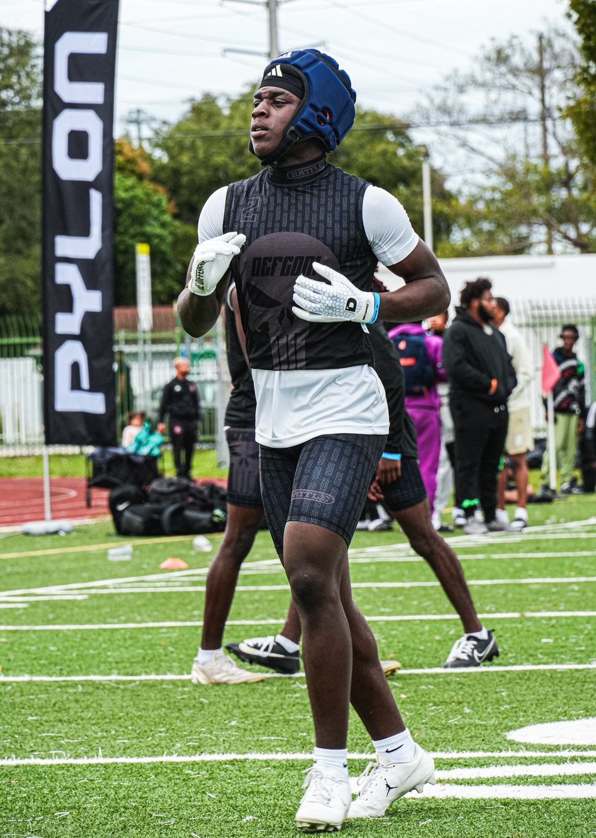 DRTYPRO Venoms Football Gloves