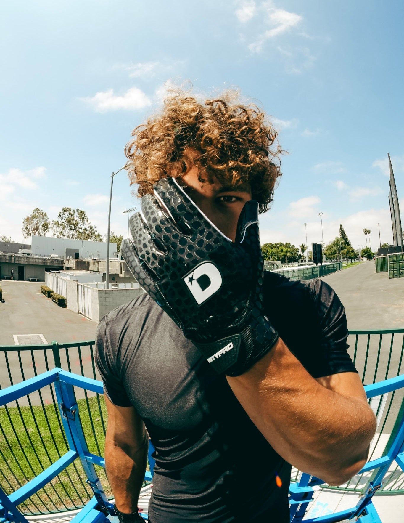 DRTYPRO Venoms Football Gloves (Size Down)