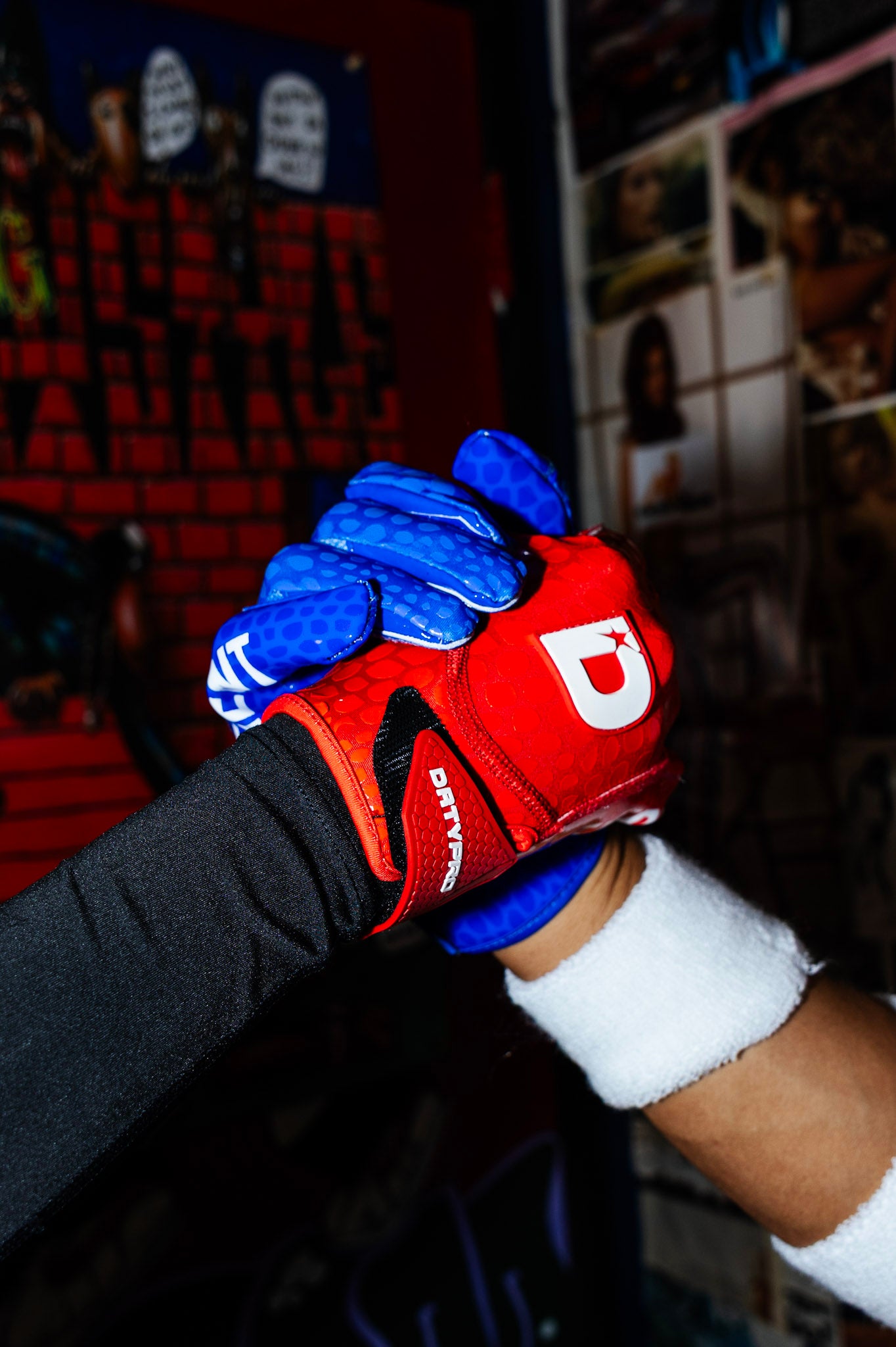 DRTYPRO Venoms Football Gloves