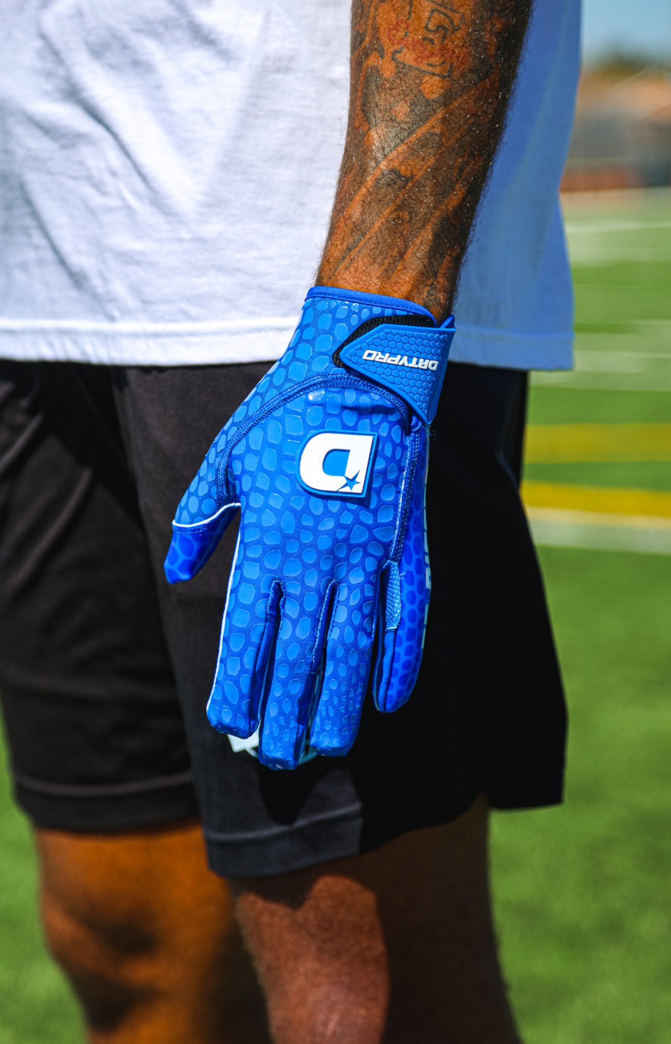 DRTYPRO Venoms Football Gloves